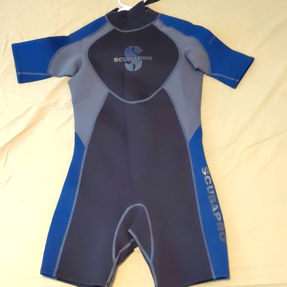 Scubapro 2.5 Mil shorty wetsuit size Medium
